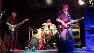 Stand'n'on Shakey Ground
