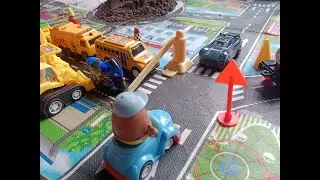 Bermain dengan mainan dan pasir, playing with sand and heavy equipment