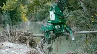 Pinza abbattitrice Trevi Benne WR 15 per la sistemazione di argini e taglio tronchi e arbusti.