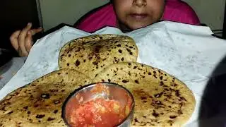 Eating 😋 Aaloo ke parathe 🫓 with Tamatar ki chutney 🍯| ☘️ Mukbang 🤤|#alookaparatha #tamatarkichutney