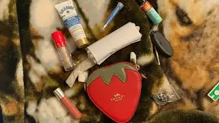 Coach strawberry coin purse 🍓 l unboxing l what fits