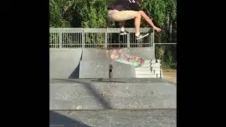 Back 180 Nosegrind Switch Double Tre