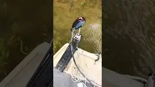 Крупный провал 🤣 Кабель троллингового мотора порвался, и я вылетел! #рыбалка #на природе #смешно ...