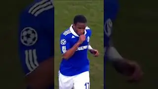 Jefferson Farf&aacute;n, inolvidable en Shalke04. Aqu&iacute; un golazo eterno.