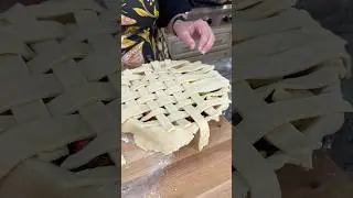 How to Fold a Beautiful Lattice Pie Crust