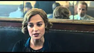 The Danish Girl // Clip - Gerda meets Hans in caf&eacute; (OV)