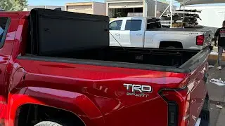 Жесткий складной чехол для Toyota Tacoma Extang Endure ALX 2024 года