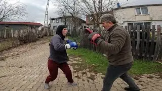 Kimya mühendisi genç sporcu kick boks müsabakalarına köyünde hazırlanıyor