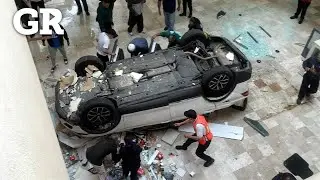 Cae auto dentro de plaza de Lomas de Bezares