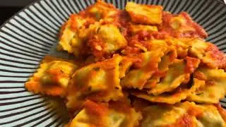 Trader Joe’s Spinach and Ricotta Cheese Ravioli With Tomato & Basil Sauce Review & Prep
