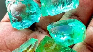 Águas Marinhas saindo da terra, encontrando por cima da terra.