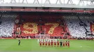 HILLSBOROUGH TRIBUTE - MANCHESTER UNITED FAN PAYS RESPECT