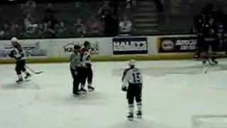Mike Hoffman vs Zenon Konopka(hockeyfight)