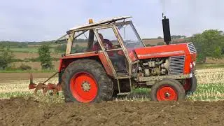 Zetor Crystal 8011 ploughing