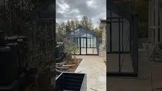 🌱 Взгляните на эту стеклянную красоту! Теплица размером 4х10 метров ждёт своих растений. #GreenDi