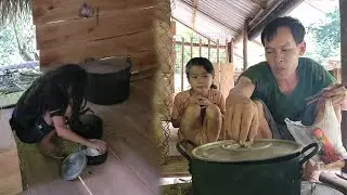 Although he didn't know who the mysterious woman was,Hoang Van quietly left food for her at the farm