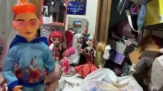 Unboxing Monster High Scare-Adise Island Heath Burns doll.
