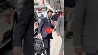 Киану Ривз великолепно выглядит в этом классическом костюме 👍