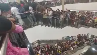 50 percent offer sale! Crowd to buy! LULU MALL MIDNIGHT SALE