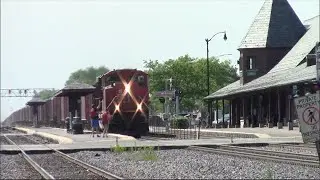 Railfanning at Arlington Heights IL Ft. UP Ballast Train and Metra PM rush hour! 5/30/2023