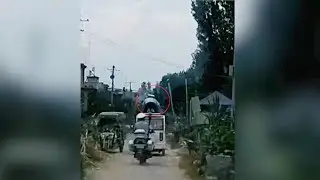 Officer trapped on roof of suspect&rsquo;s car during police chase