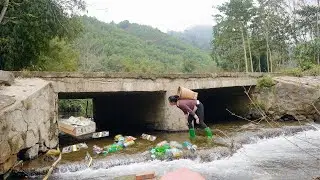 Poor girl discovered a cardboard box floating under the bridge containing a huge sum of money