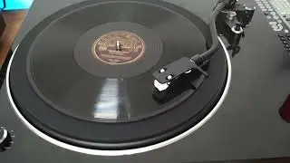 Oklahoma Tom   Johnny Guitar & Texas Boys 1957 Schellackplatte mit Plattenspieler на проигрывателе