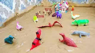 Muddy Dinosaur Toys Getting Washed 🦖 | Tyrannosaurus Triceratops Pteranodon Megalosaurus