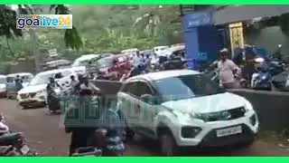 ILLEGAL PARKING blocks LAMGAO village road often near heera talkies Theater bicholim.