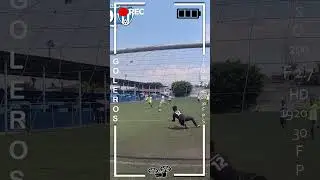 Tiro muy flojo que controlo en dos tiempos goleros #shorts #shortsfootball #shortsvideo