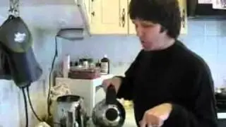 Пол Маккартни заваривает чашку чая (ОРИГИНАЛ)