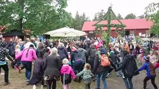 Midsommar, Prästens lilla kråka
