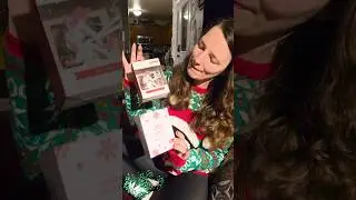 Hallmark Pok&eacute;mon Sylveon Christmas Ornament - Unboxing (21)