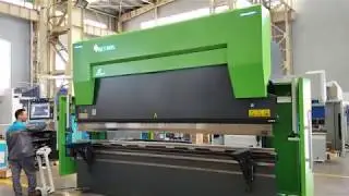 ACCURL 6 Axis CNC Hybrid Servo Press Brake 4000mm 135 ton Genius With Lazersafe
