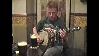 Queen of the fair, jig ; The tongs by the fire, jig / Brian Doyle, banjo