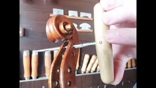 Ajuste de cravelhas de violino como aplicar resina-batom Atelier Kamroyan-LUTHIER
