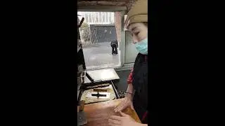 Urban Snack Livestream | Real-Time Egg Pancake Assembly | Vendor Workflow