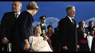 Pope Francis welcomed by the King of the Belgians  King Philippe and Queen Mathilde of Belgium