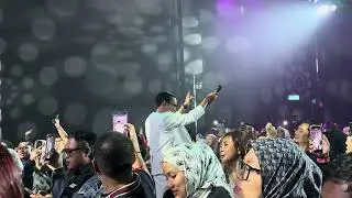 Konsert Exists Premium Live-Mengintai Dari Tirai Kamar