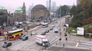 Hamburg, Landungsbr&uuml;cken, Kreuzung Hafenstra&szlig;e / Helgol&auml;nder Allee, Full HD (1080p) Videobild