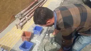 Şantiye Şefim. Beton Dökümü ve Numune Alımı Zor Şartlar Altında Yapılıyor.