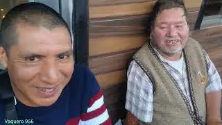 Comprando en chedrahiu y apoyando a señor  minusvalido 