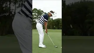 How do PGA Tour players hit wedge shots?