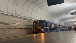 Электропоезд 81-717/714 (ЛВЗ) «Подстекольник» на станции Тракторный завод Автозаводской линии
