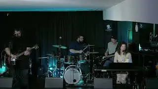 Marissa Zechinato and Loose Ties performing Valerie.