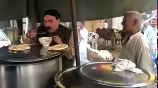 Sheikh Rasheed Eating in Public