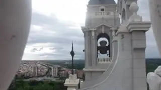 Volteo de las campanas de la catedral de la Almudena