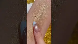 Gold glimmer in a solid shimmer ✨