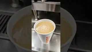 Dunkin Donuts Большой горячий кофе со сливками и меньшим количеством сахара &lrm;@Dunkin-Donuts&nbsp; @dun...