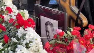 Some in Moscow mourn late Russian opposition leader Alexei Navalny